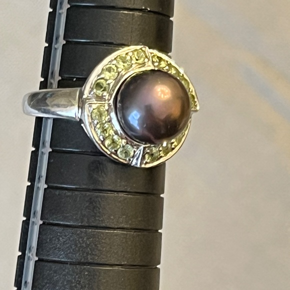 Freshwater pearl and genuine peridot ring, in sterling silver, size 7. - Picture 3 of 15